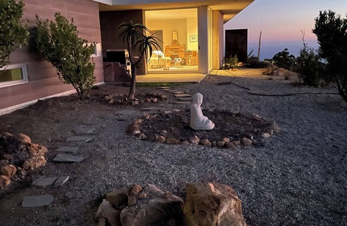 Malibu House | "The Peak": A Sleek, Modern Malibu Hills Estate with Room for 12 Guests.