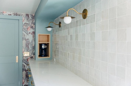 Warm Sands House | The Penguin Cottage: Sapphire Pool- Walk to town