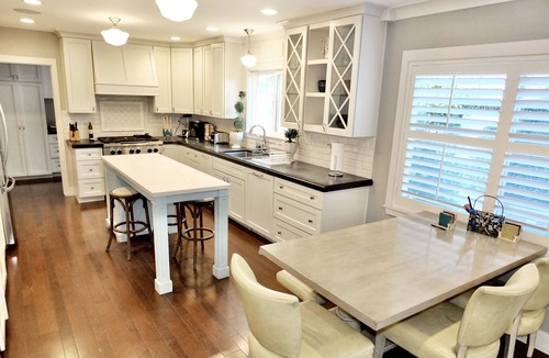Peninsula House | The Perfect Beach House! Private and Desirable 5 BDR, Walk to Dining & Shopping