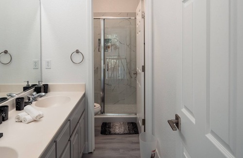 Riverbank House | The Perfect Retreat for Comfort and Style at this 5 Bedroom House!