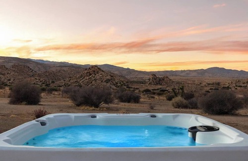 Pioneertown House | The Pioneertown House: A Couples Getaway 20 mins ➔ La Copine