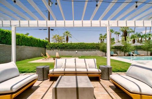 Tahquitz River Estates House | The Pom Pom House
