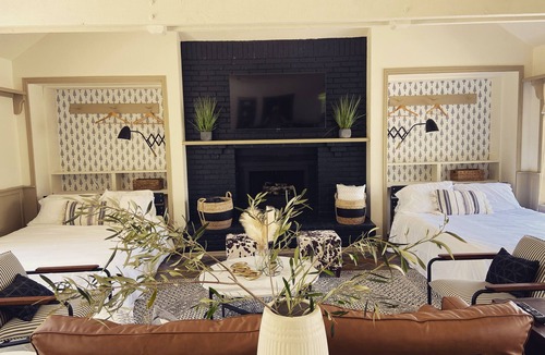 Moorpark House | The Pool House at Olive Hill Ranch - w/pool and hot tub
