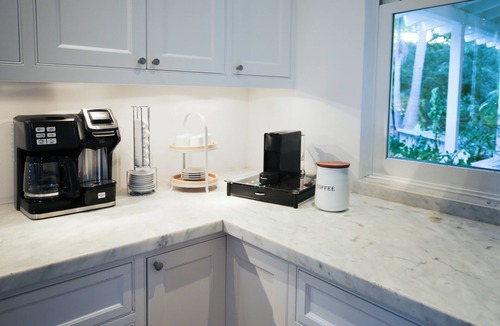 Carpinteria House | The Ravenwood Estate/Country Chic Oasis/Spa-Pool/Sleeps 14
