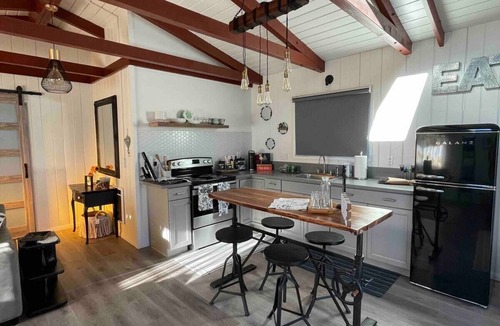 Wofford Heights Cabin | The Red Onion 'Romantic Retreat'