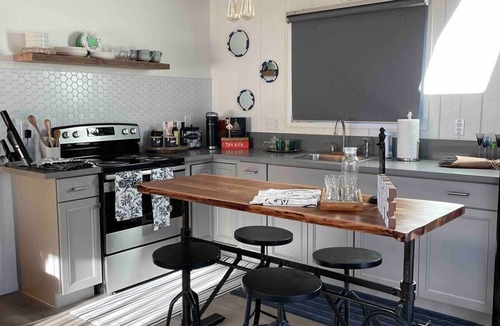 Wofford Heights Cabin | The Red Onion 'Romantic Retreat'
