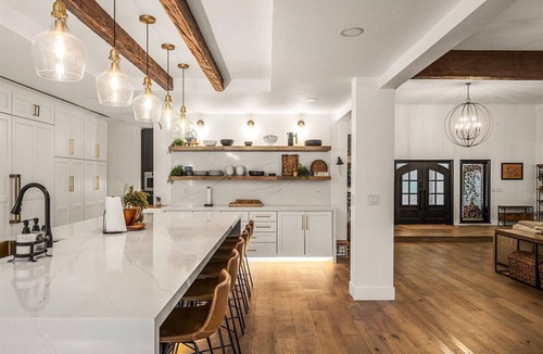 Chicago Park House | The Rollins Cove Retreat - Luxury Lakefront for unforgettable getaways.