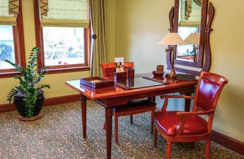 Pleasanton Hotel | The Rose Hotel