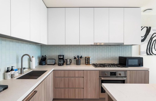 Pico Apartment | The Rose Quartz Luxe Condo Rooftop Pool & Sauna Steps to 3rd Street Promenade