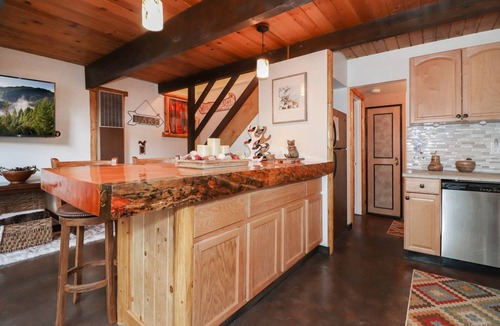 Fox Farm Cabin | The Rusthy Bear by Destination Big Bear : Luxury! Internet! Great Central Location! Propane BBQ!