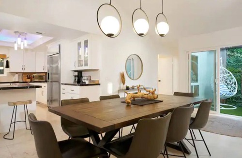 Costa Mesa House | The Sanctuary: Stunning 4B Getaway+ Backyard Oasis