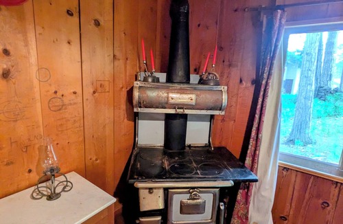 Camp Nelson Cabin | The Sequoia Time Capsule: Spa, Walk 2 Giant Sequoias, River, Fish, Bike, Saloon