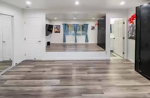 Riverside Apartment | The Shalimar Casita, Fits 6 Guests, Smart Tvs, Remodeled Unit, Full Size Kitchen