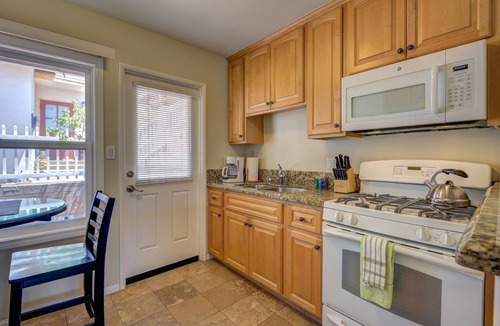 North Pacific Beach Apartment | The Shark - Pacific Beach