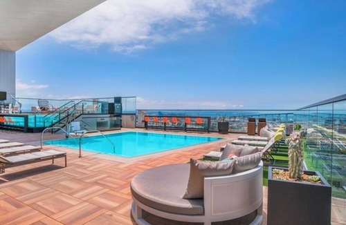 East Village Apartment | The Shift: Stylish 1-BR Apt with AC in Sunny San Diego – Comfort & Convenience!