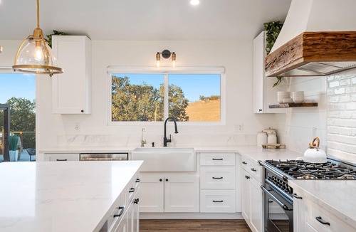Templeton House | The Shire at Baggins Hill with Spa and Fire Table!