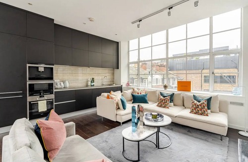 London City Centre Apartment | The Soho Conservatory — Loft Style 3 Bed with AC