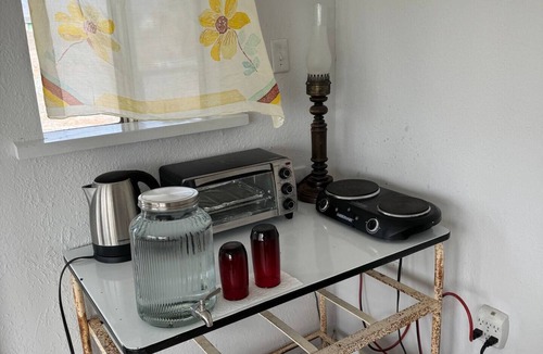 Tecopa Apartment | The Sun Room at Lake Tecopann