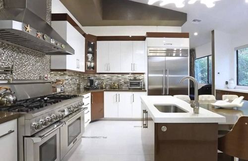 Chevy Chase House | THE SUNSHINE 3B|3.5BA POOL+SPA