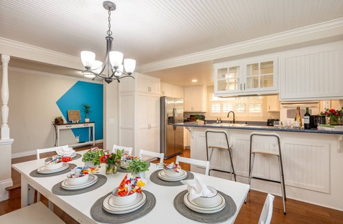 La Palma Apartment | The Sunshine Poolhouse w/2 Primary Suites - 15 Min to Disney!
