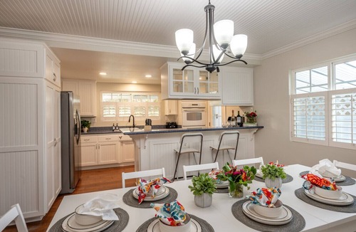 La Palma Apartment | The Sunshine Poolhouse w/2 Primary Suites - 15 Min to Disney!