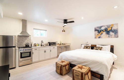 Meiners Oaks Apartment | 'The Sweet Pad' - Cozy Studio with WiFi and AC in lovely Ojai