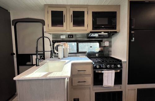 Moreno Valley House | The Tranquil City Trailer – Private, Clean & Convenient