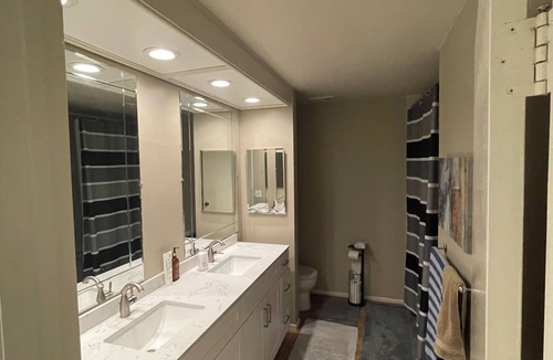 Sawtelle Condo | The Tree House - 2 Bed 2 Bath Light and Breezy with a Balcony West Los Angeles