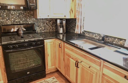 Twain Harte House | The Twain Harte cabin with Lake Membership! Close to downtown, remodeled