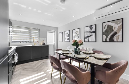 Turkey Street House | The Ultimate Hangout 4BR Modern House with Garden