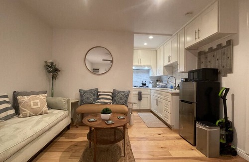 East Pasadena Apartment | The Urban Studio Hideaway: King-Sized Comfort, Convenient Parking, and Laundry Access