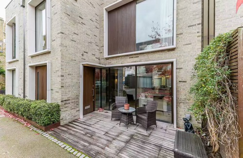 Little Venice House | The Villas W9 -a gated development near Notting Hill/Paddington- private parking