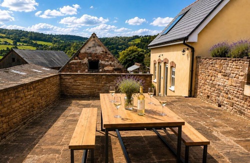 Monmouth Cottage | The Vineyard at Newton Court, Nr Monmouth sleeps 10 guests