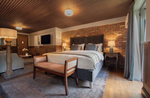 Little Venice Hotel | The Waterway Pub and Rooms