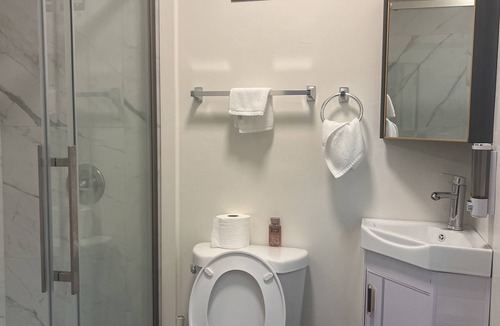 Rohnert Park Apartment | The Wine Barrel Studio -Charming studio in adorable Rohnert Park with WiFi