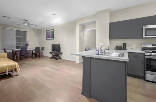 Orange Apartment | Themed Home Super Close to Disney