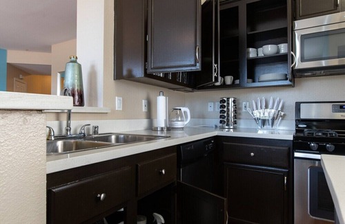 Valencia Apartment | This apartment is a 2 bedroom(s), 2 bathrooms, located in Santa Clarita, CA.