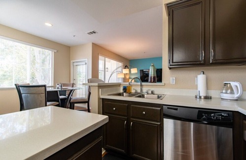 Valencia Apartment | This apartment is a 2 bedroom(s), 2 bathrooms, located in Santa Clarita, CA.