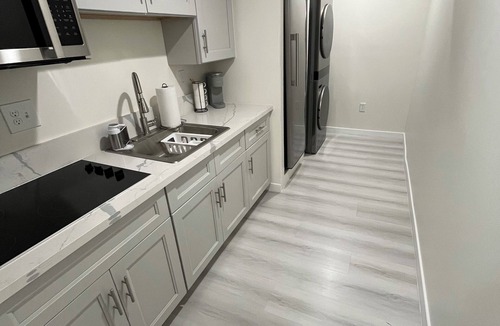 Willmore House | This basement apartment has its own private entrance. Near downtown Long Beach