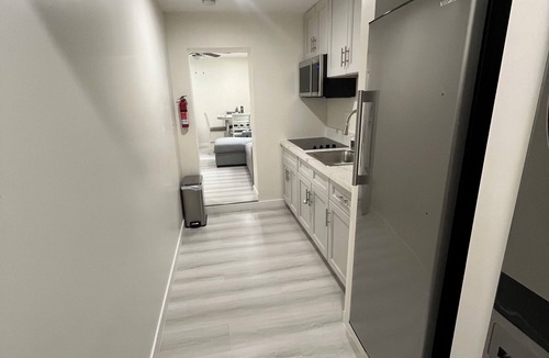 Willmore House | This basement apartment has its own private entrance. Near downtown Long Beach