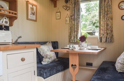 Dursley Cottage | This cosy and quiet Shepherd’s Hut is a great way to unwind.
