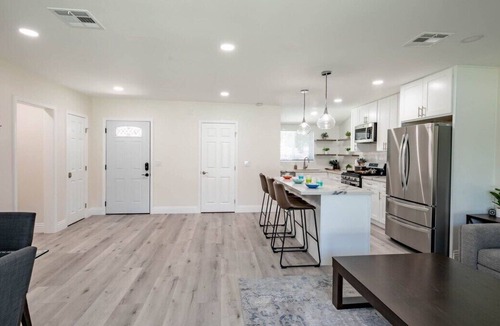 Bellflower House | This house is a 3 bedroom(s), 2 bathrooms, located in Bellflower, CA.