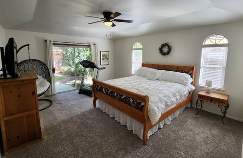 Fresno House | This house is a 3 bedroom(s), 2 bathrooms, located in Fresno, CA.