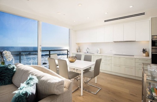Malibu House | This house is a 3 bedroom(s), 2.5 bathrooms, located in Malibu, CA.