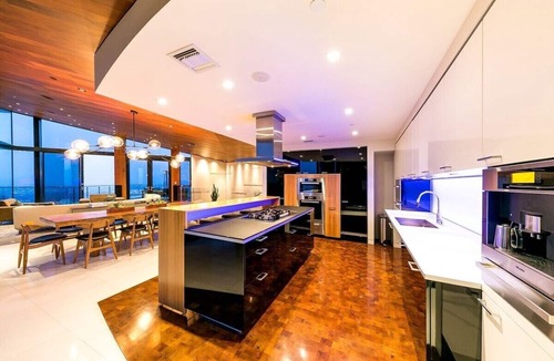 Hollywood Hills House | This house is a 5 bedroom(s), 5 bathrooms, located in Los Angeles, CA.