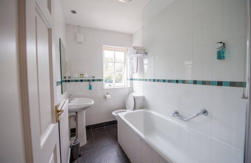 Llanelli Hotel | Thomas Arms