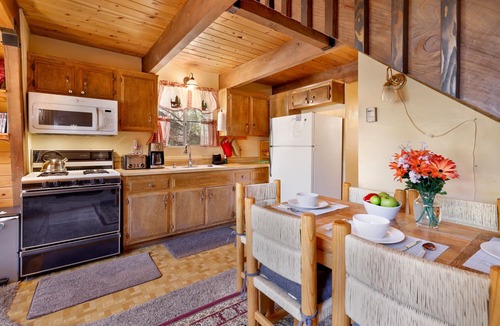 Moonridge Cabin | Three Bears Resort Cabin at Big Bear Lake