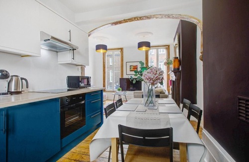 Whitechapel Apartment | Three bedroom in United Kingdom of Great Britain and Northern Ireland,
