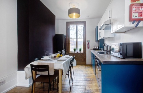 Whitechapel Apartment | Three bedroom in United Kingdom of Great Britain and Northern Ireland,