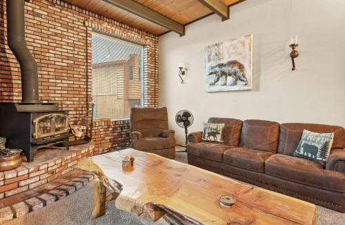 Upper Moonridge House | Three Little Birds - Amazing craftsmanship, a Short drive to ski resorts, and a game room!